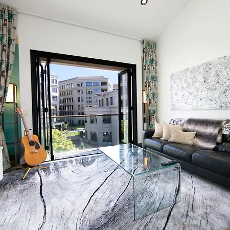One-Bedroom Loft In Viaduct